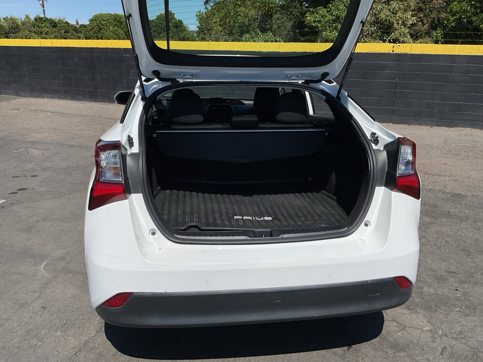 Used 2022 Toyota Prius LE FWD image 25
