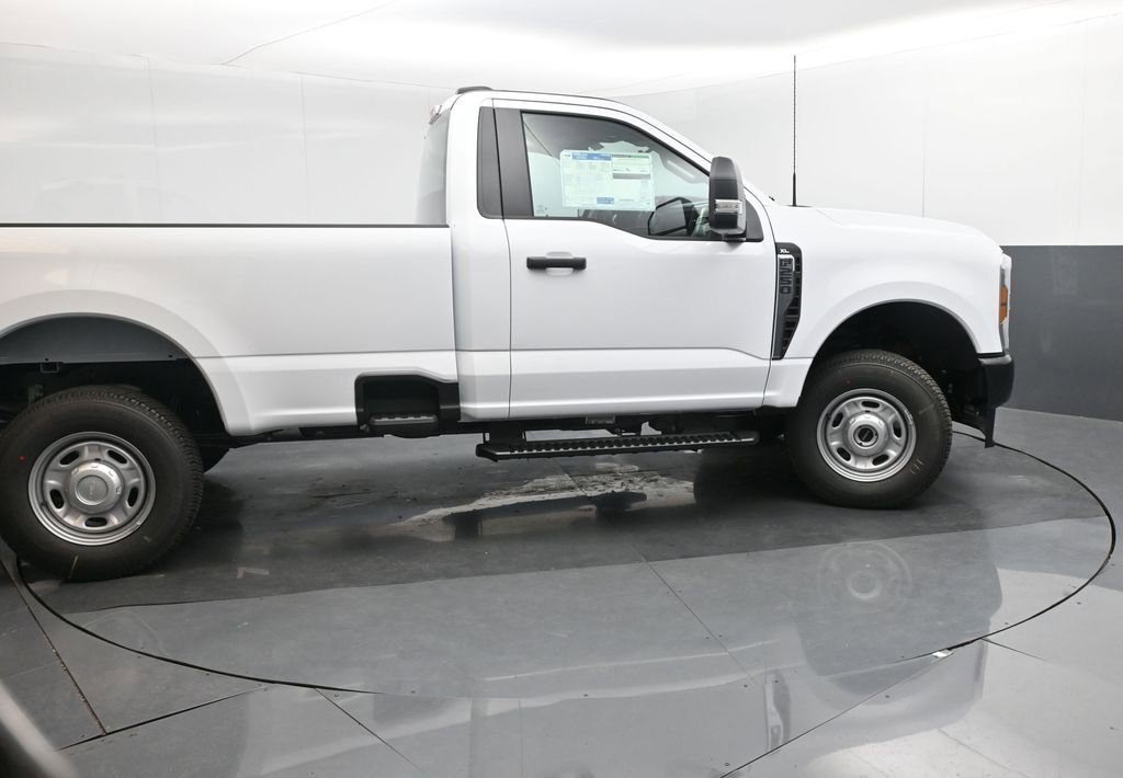 New 2026 Ford F250 XL w/ F-250 >10K GVWR Package image 7