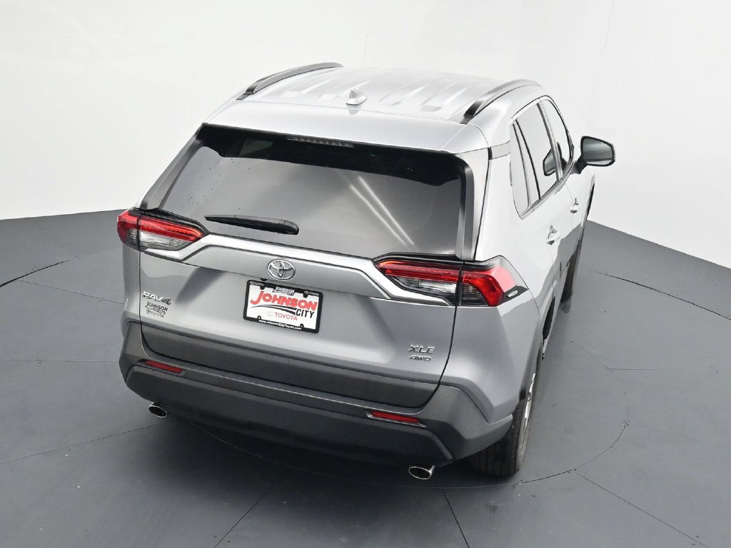 Used 2024 Toyota RAV4 XLE AWD/4WD image 28