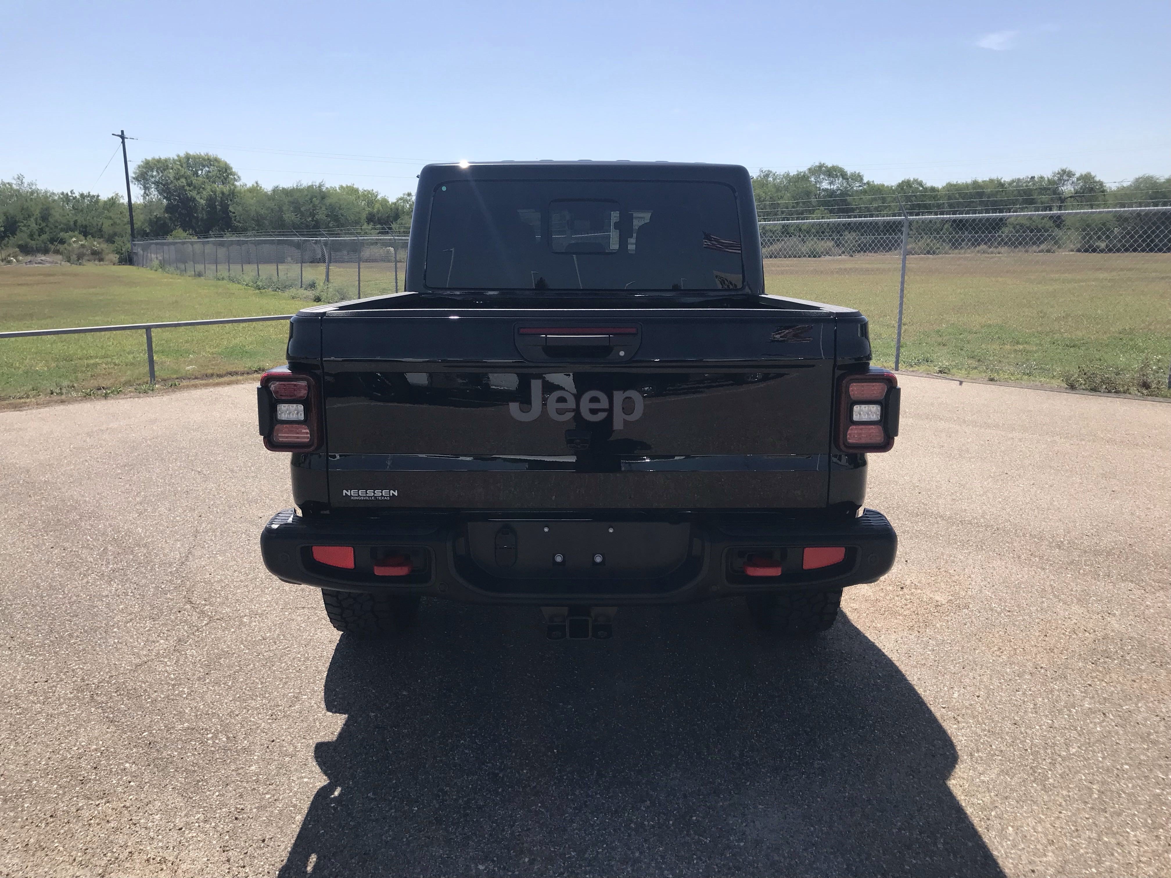 Used 2025 Jeep Gladiator Rubicon AWD/4WD image 7