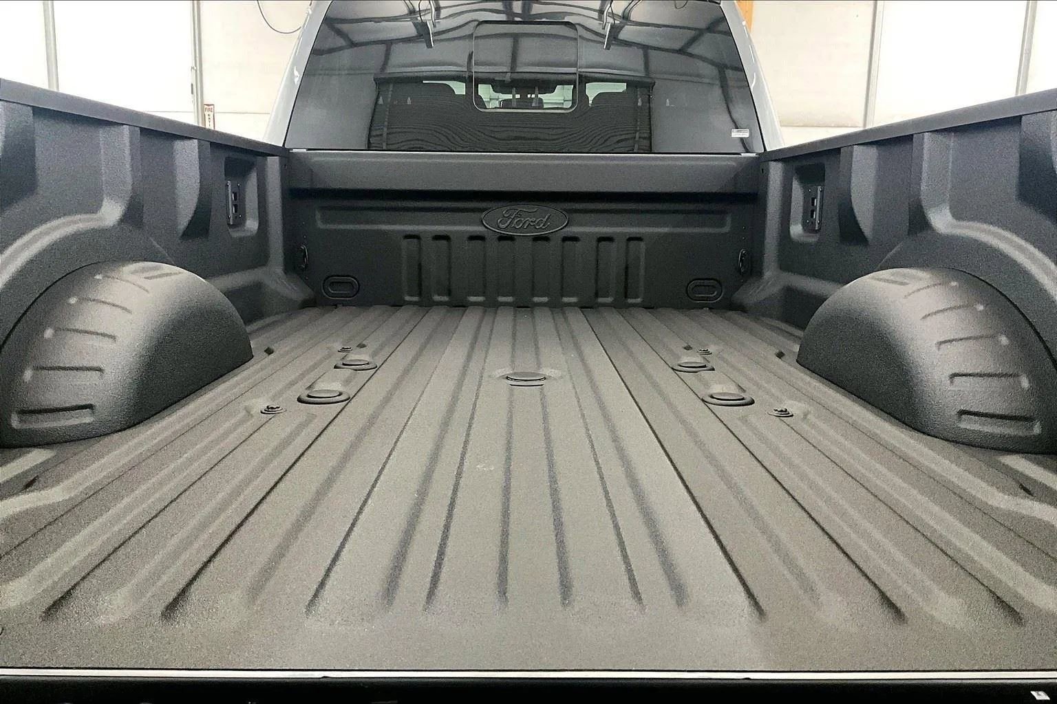 New 2026 Ford F250 Lariat w/ Black Appearance Package image 32