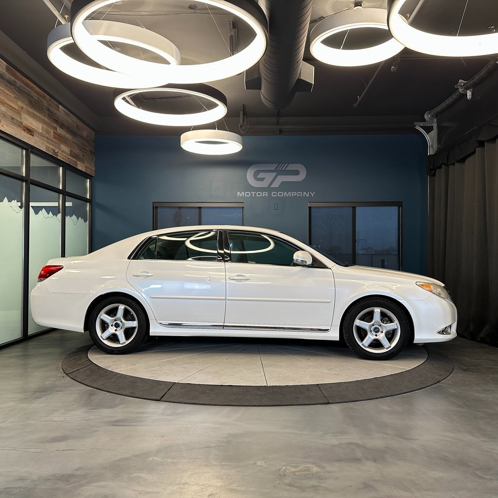 Used 2012 Toyota Avalon Limited image 2