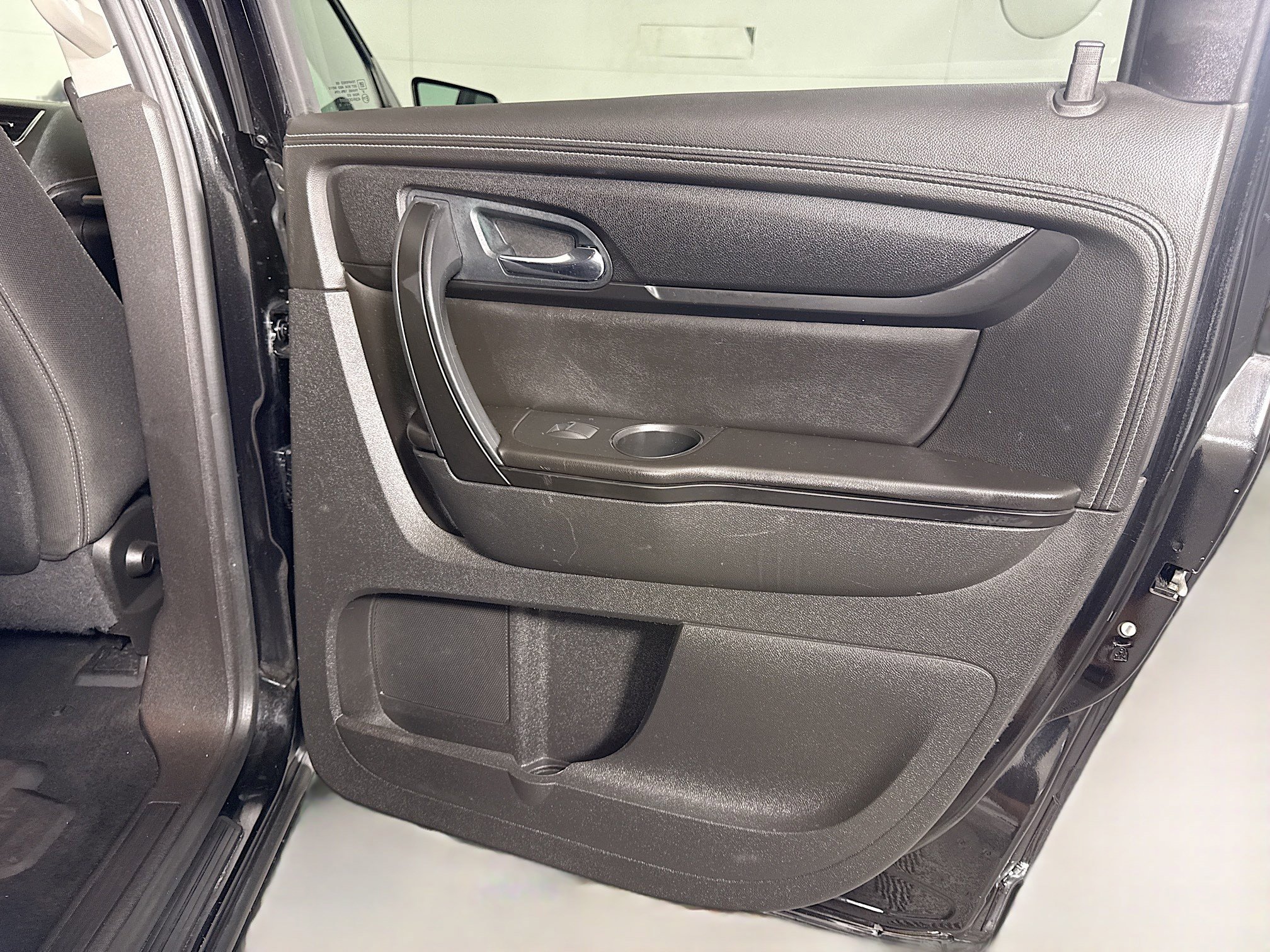 Used 2016 GMC Acadia SLE image 27