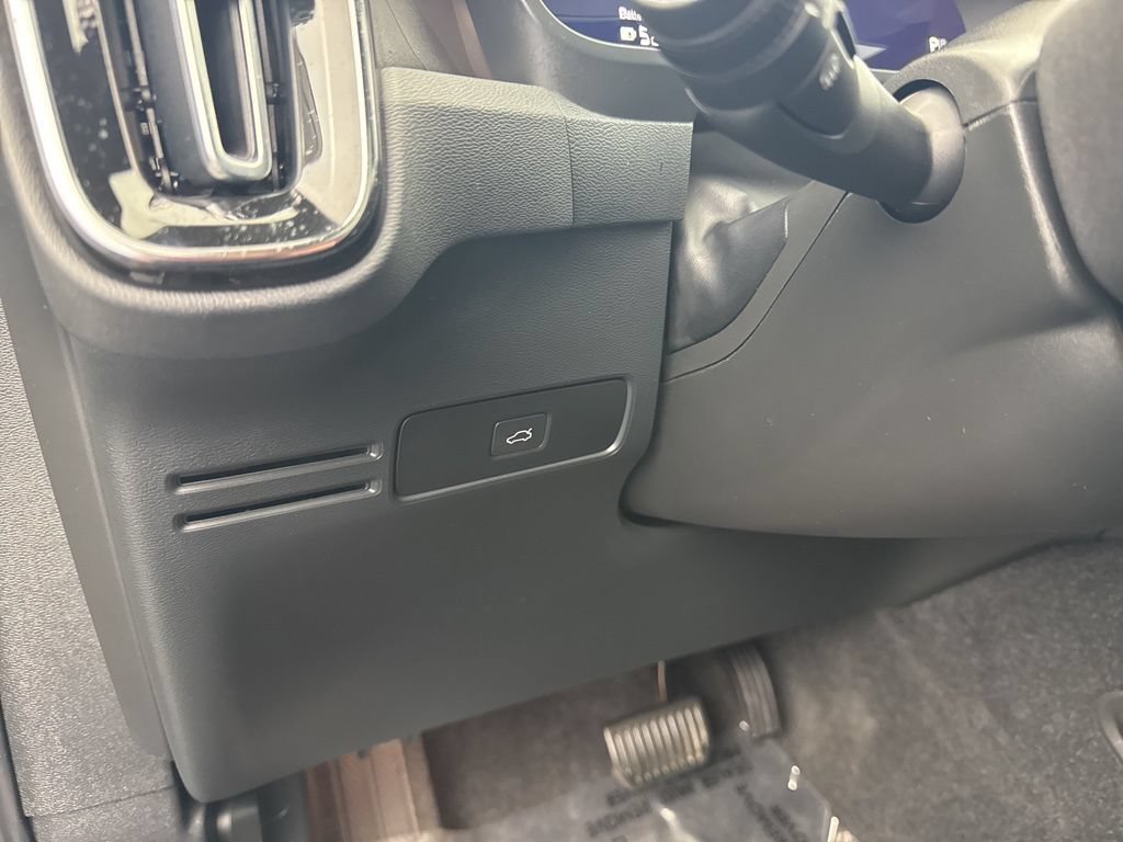 Used 2023 Volvo C40 P8 Recharge Ultimate w/ Protection Package Premier image 25