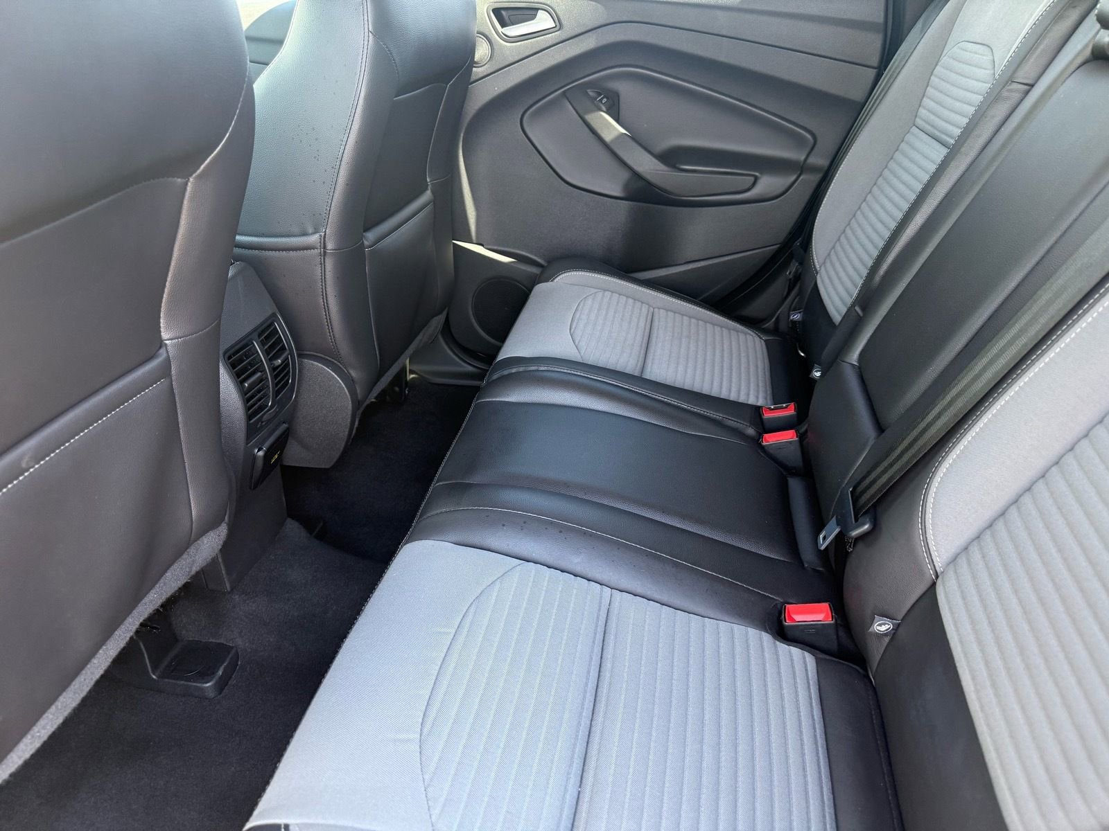 Used 2017 Ford Escape SE w/ Equipment Group 201A image 26