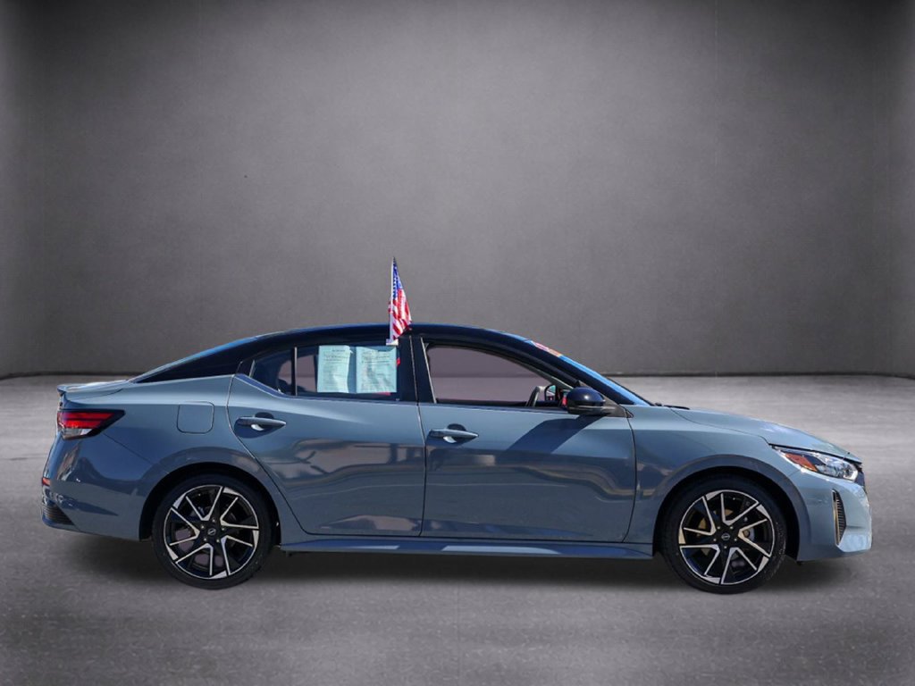 Used 2025 Nissan Sentra SR FWD image 3