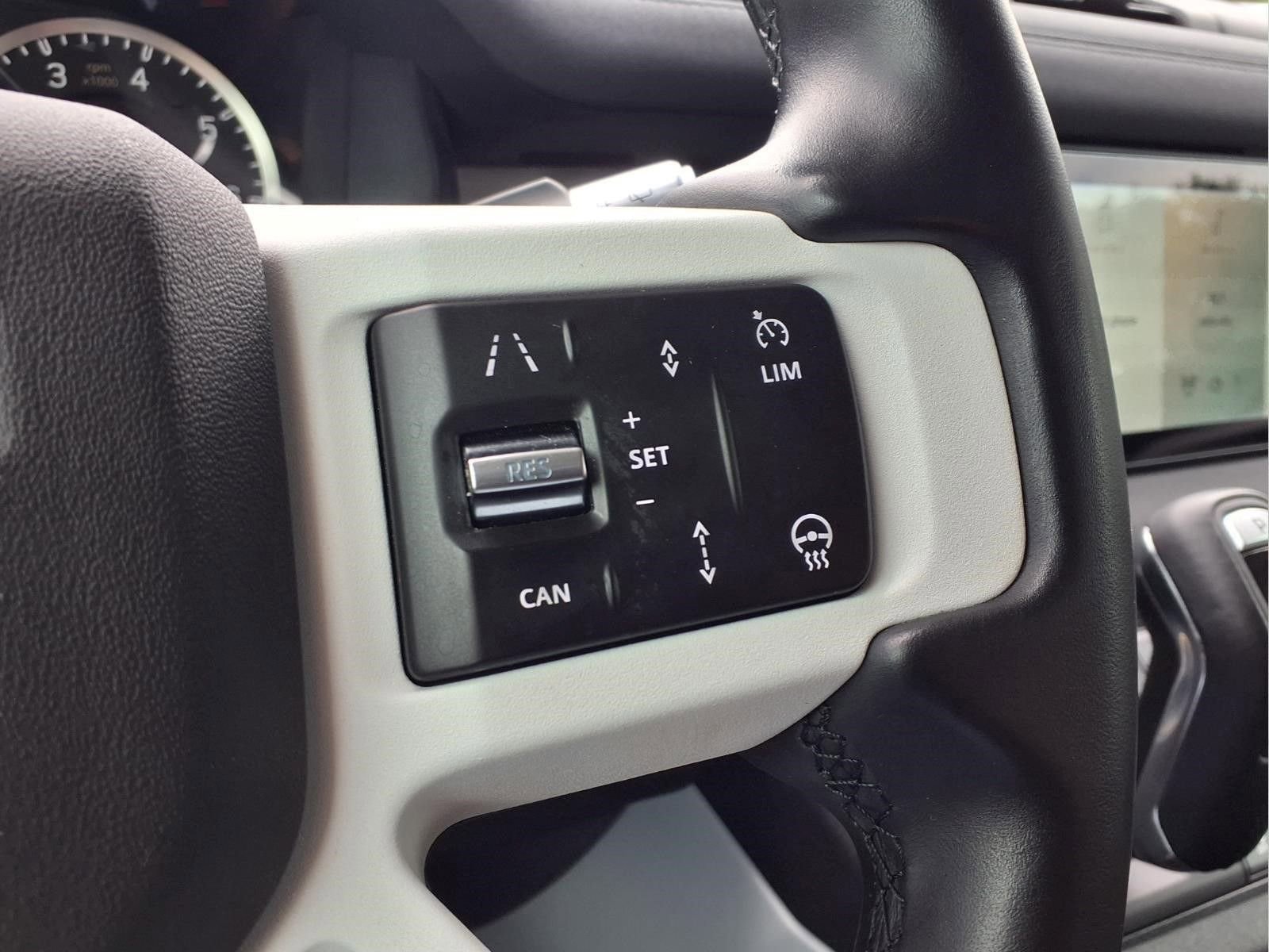Used 2022 Land Rover Defender 90 image 16