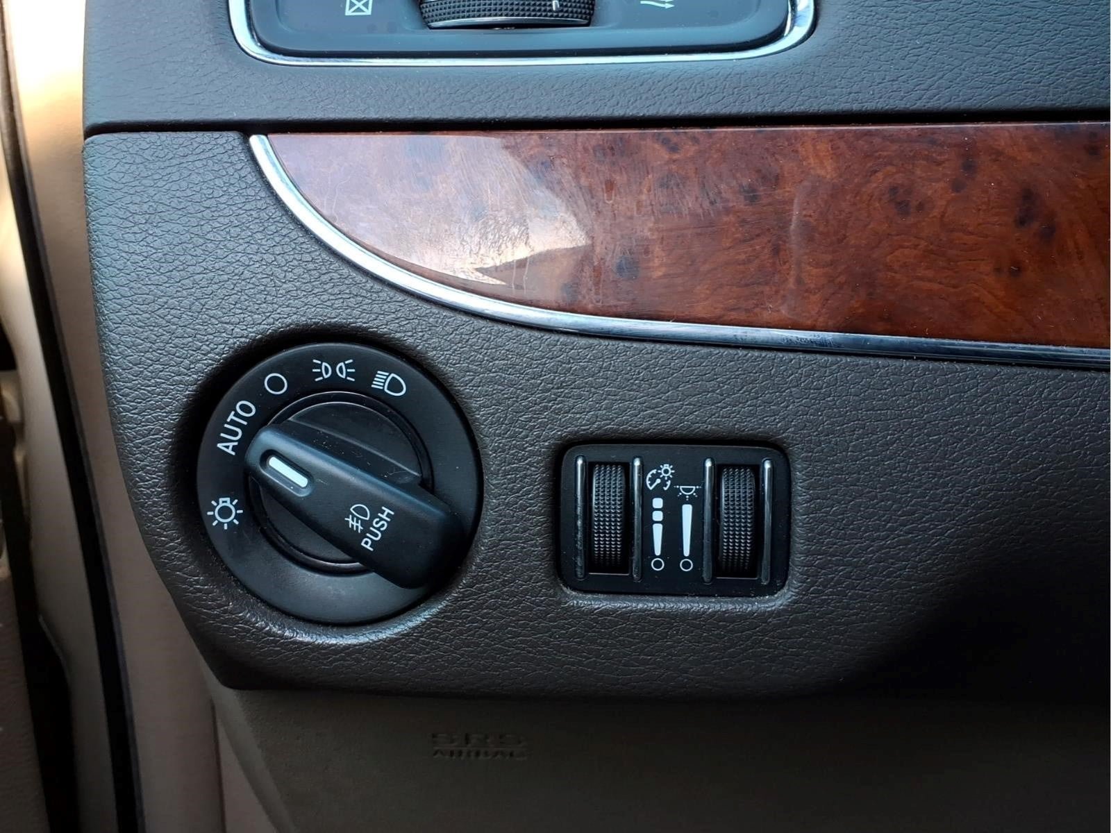 Used 2013 Chrysler Town & Country Touring-L w/ Driver Convenience Group FWD image 21