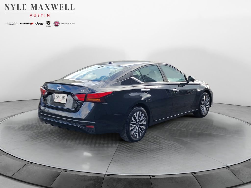 Used 2024 Nissan Altima 2.5 SV image 15