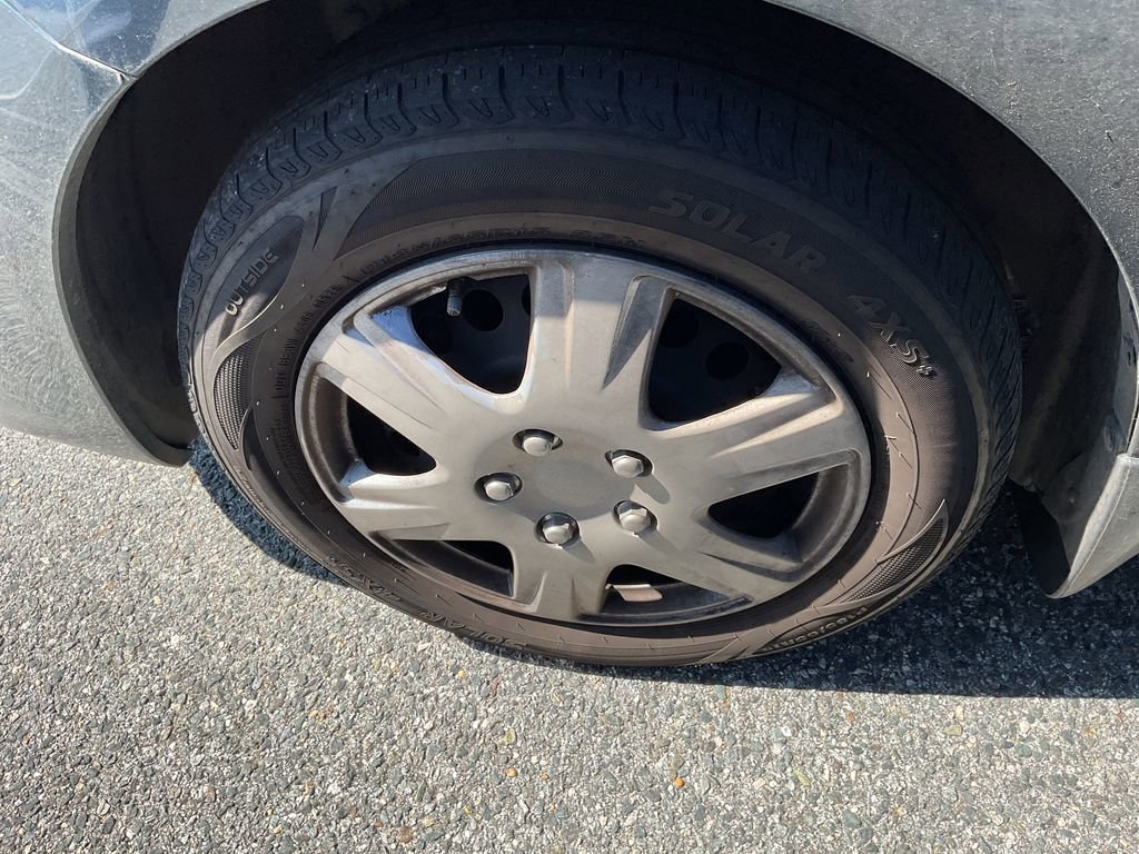 Used 2015 Nissan Versa SV image 4