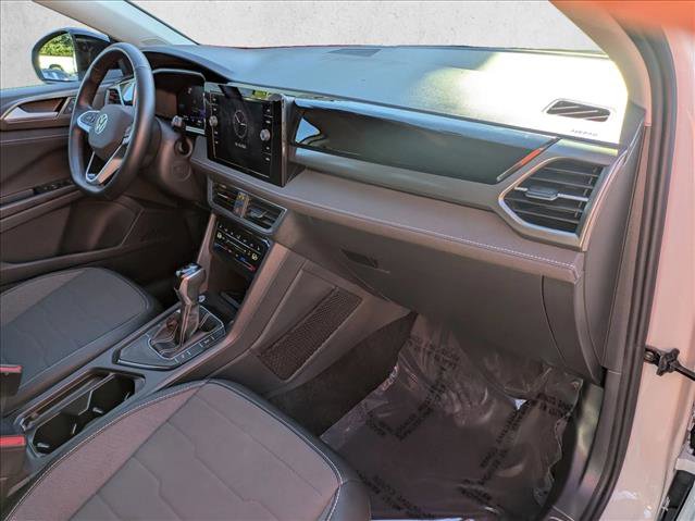 Certified 2025 Volkswagen Taos SE image 17