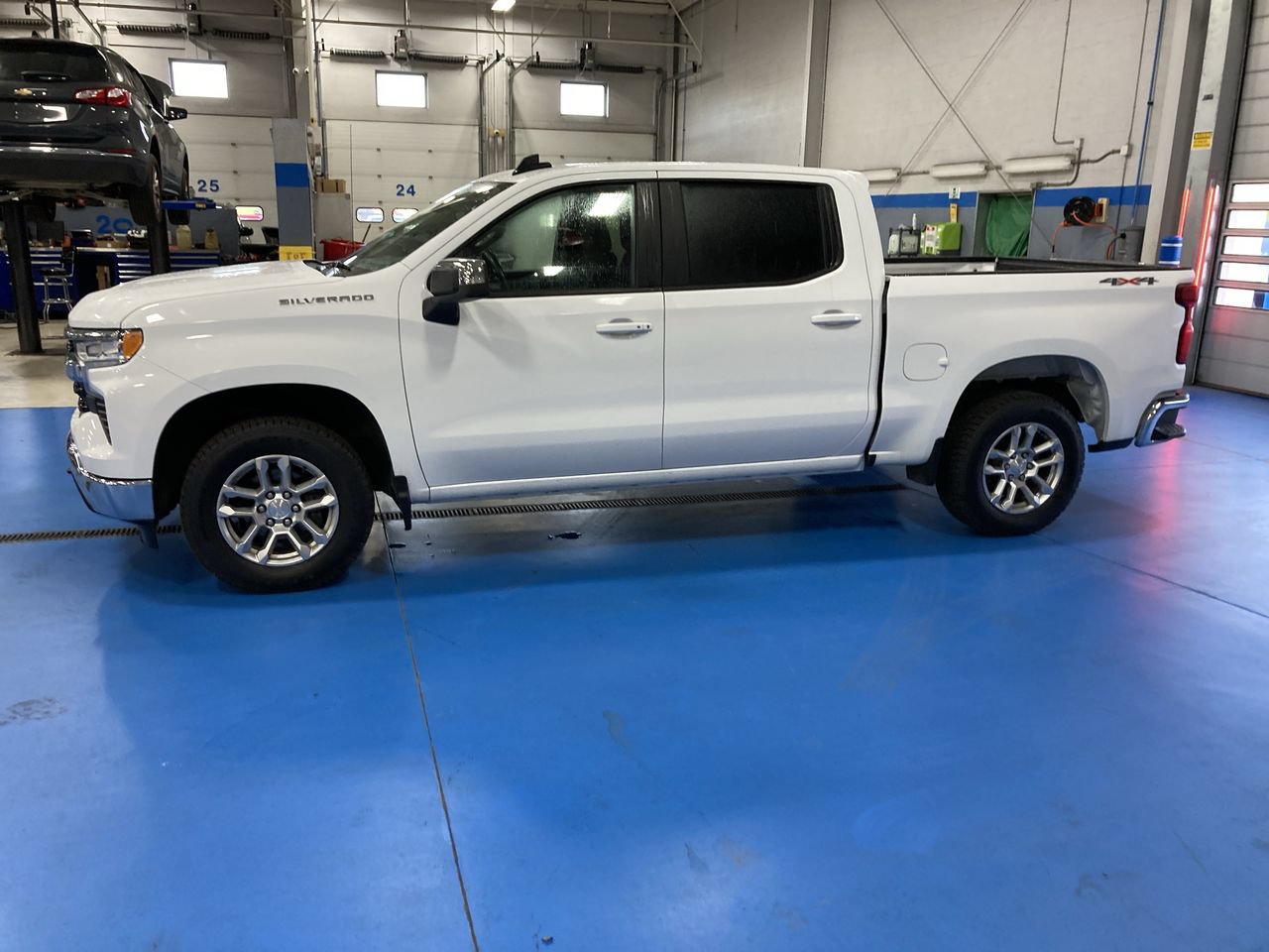 Used 2023 Chevrolet Silverado 1500 LT AWD/4WD image 4