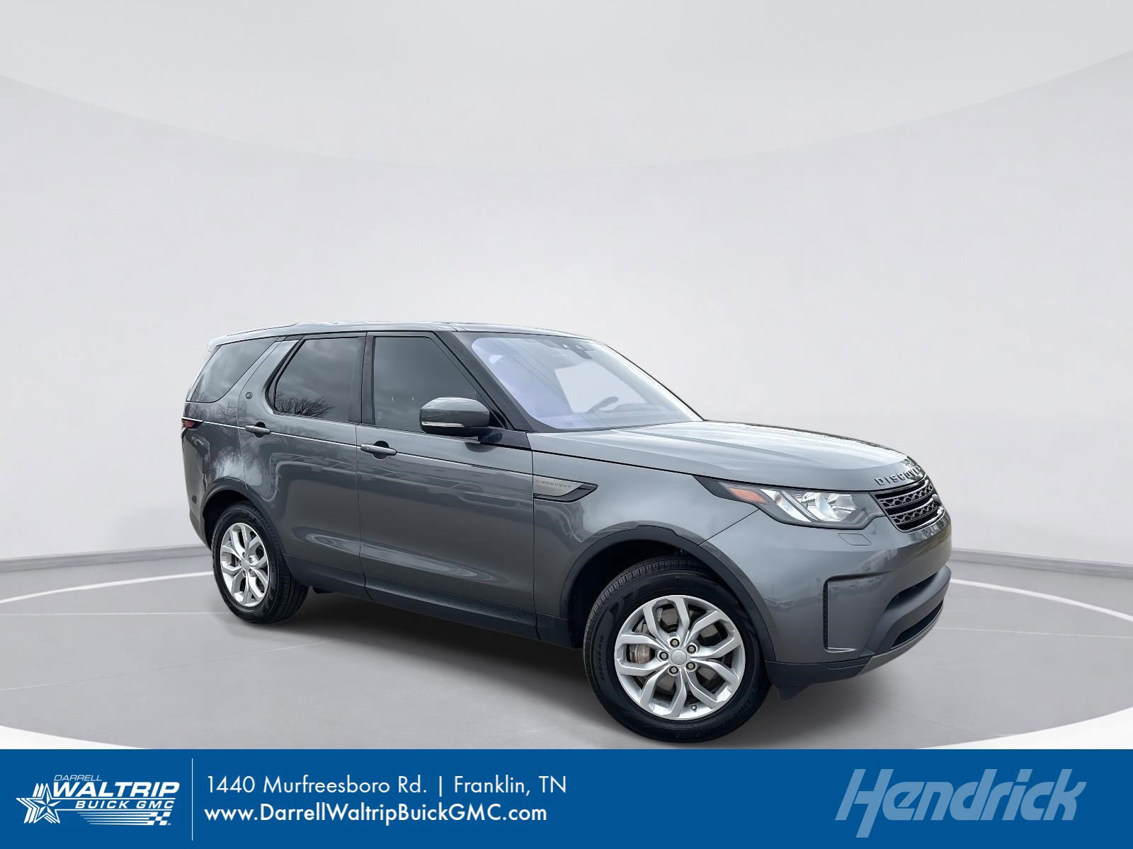 Used 2018 Land Rover Discovery SE image 1