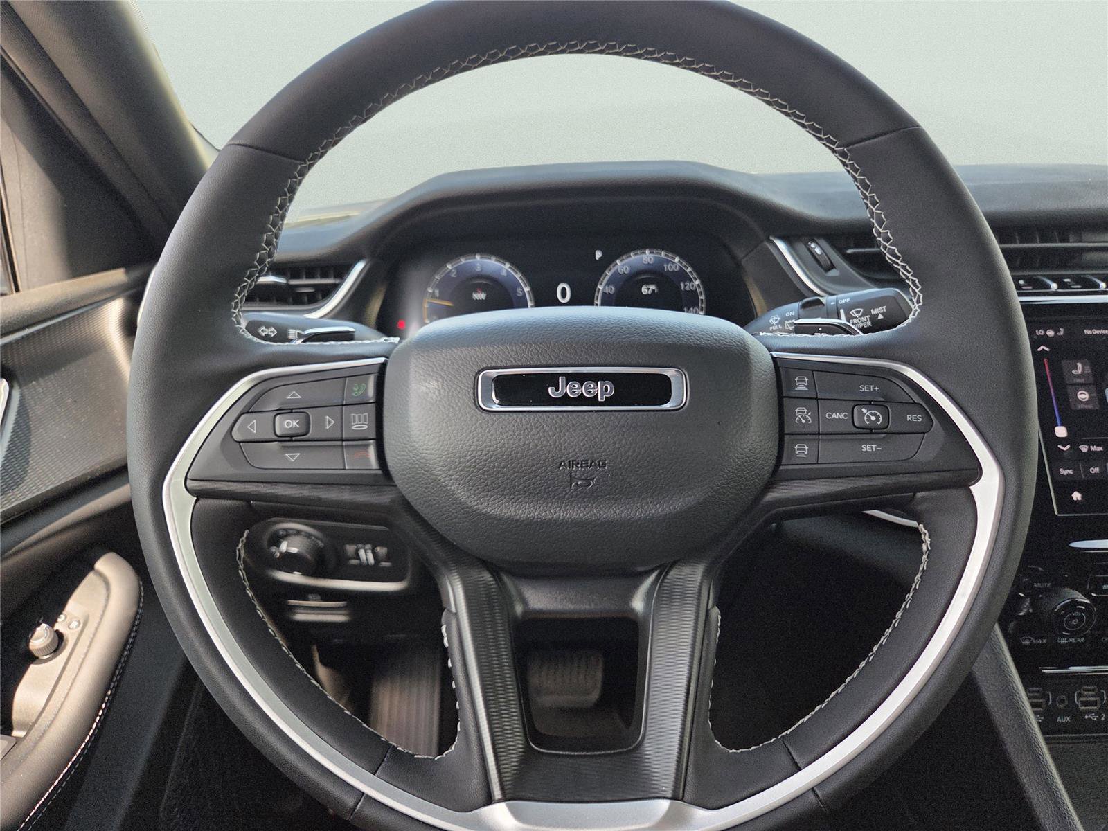 New 2025 Jeep Grand Cherokee Altitude image 27