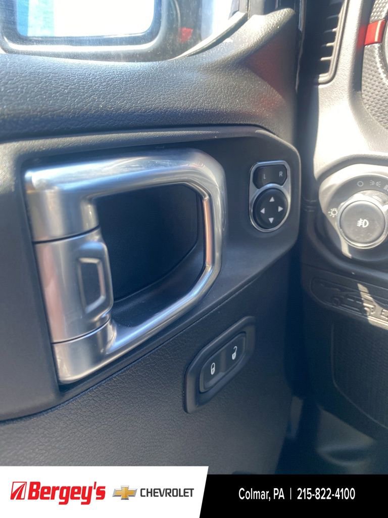 Used 2025 Jeep Wrangler Unlimited Rubicon AWD/4WD image 41
