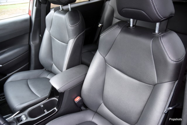 Used 2023 Toyota Corolla Cross XLE AWD/4WD image 9