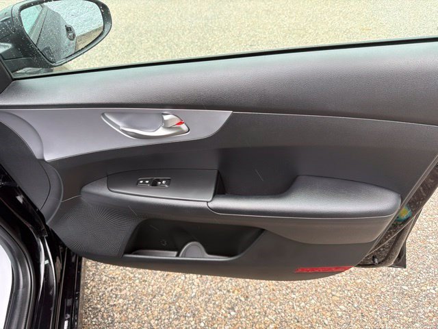Used 2022 Kia Forte LXS FWD image 21