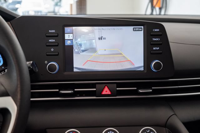 Certified 2025 Hyundai Elantra SE FWD image 14