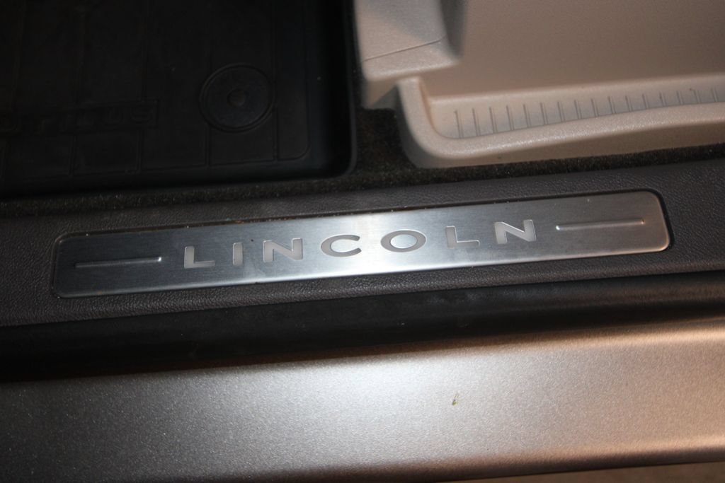Used 2021 Lincoln Nautilus Reserve w/ Equipment Group 202A AWD/4WD image 7