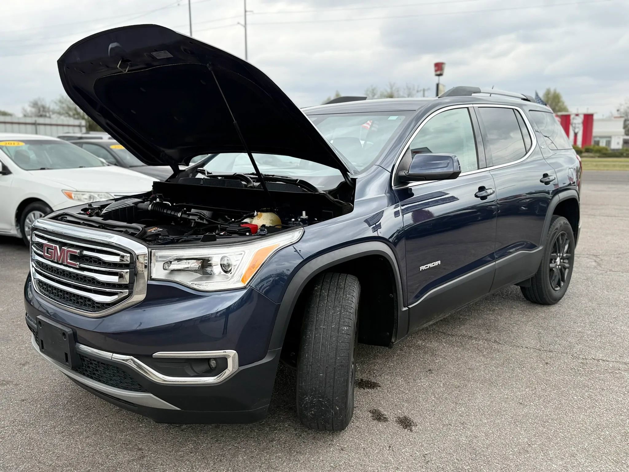 Used 2019 GMC Acadia SLT FWD image 15