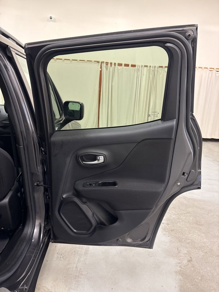 Used 2021 Jeep Renegade Latitude AWD/4WD image 30