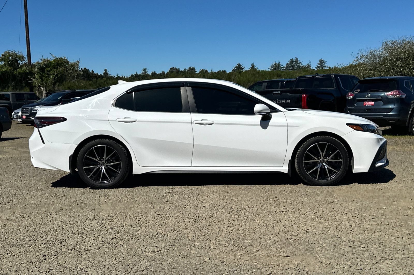 Certified 2022 Toyota Camry SE FWD image 3