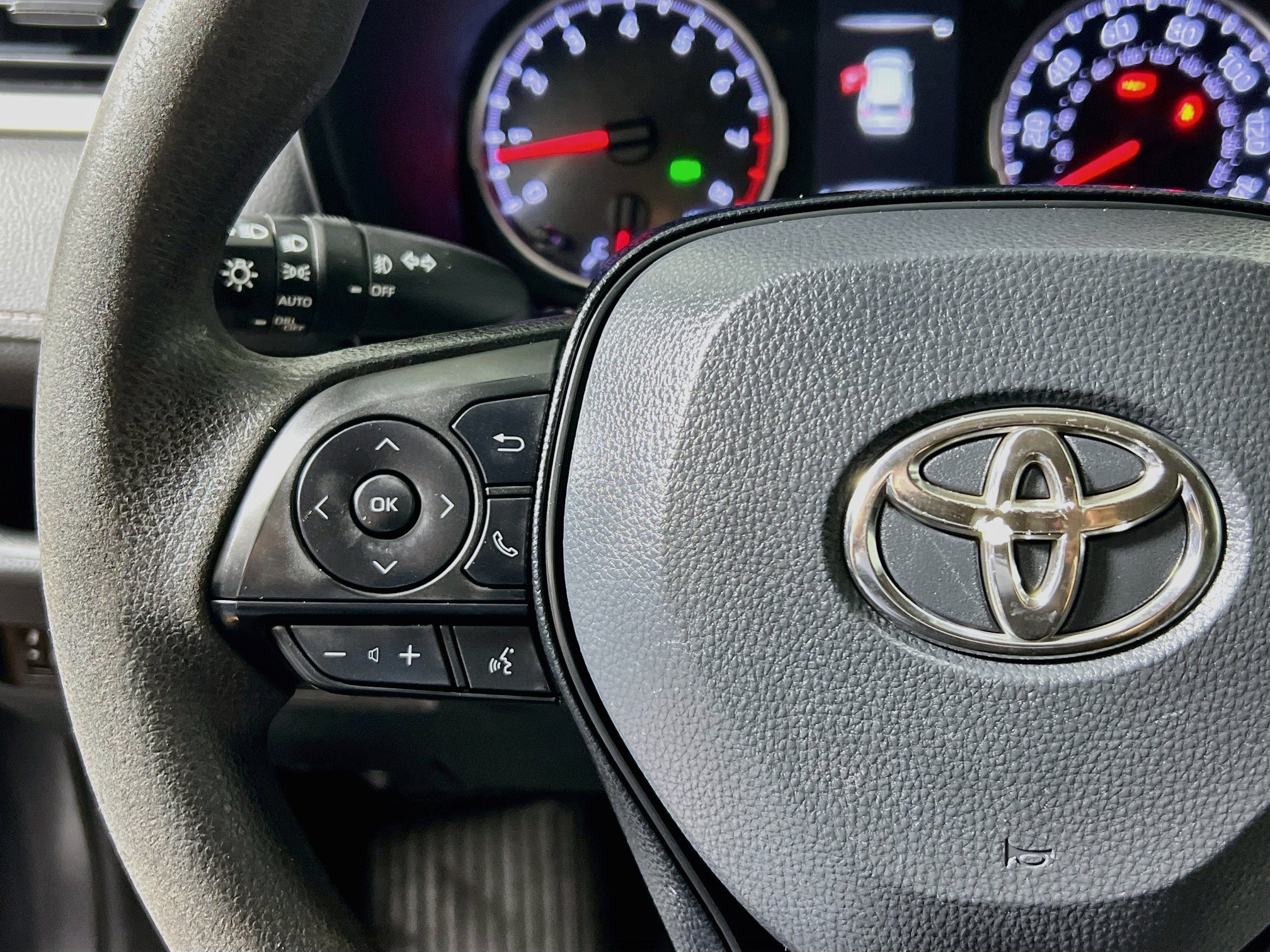 Used 2019 Toyota RAV4 XLE w/ Convenience Package FWD image 18