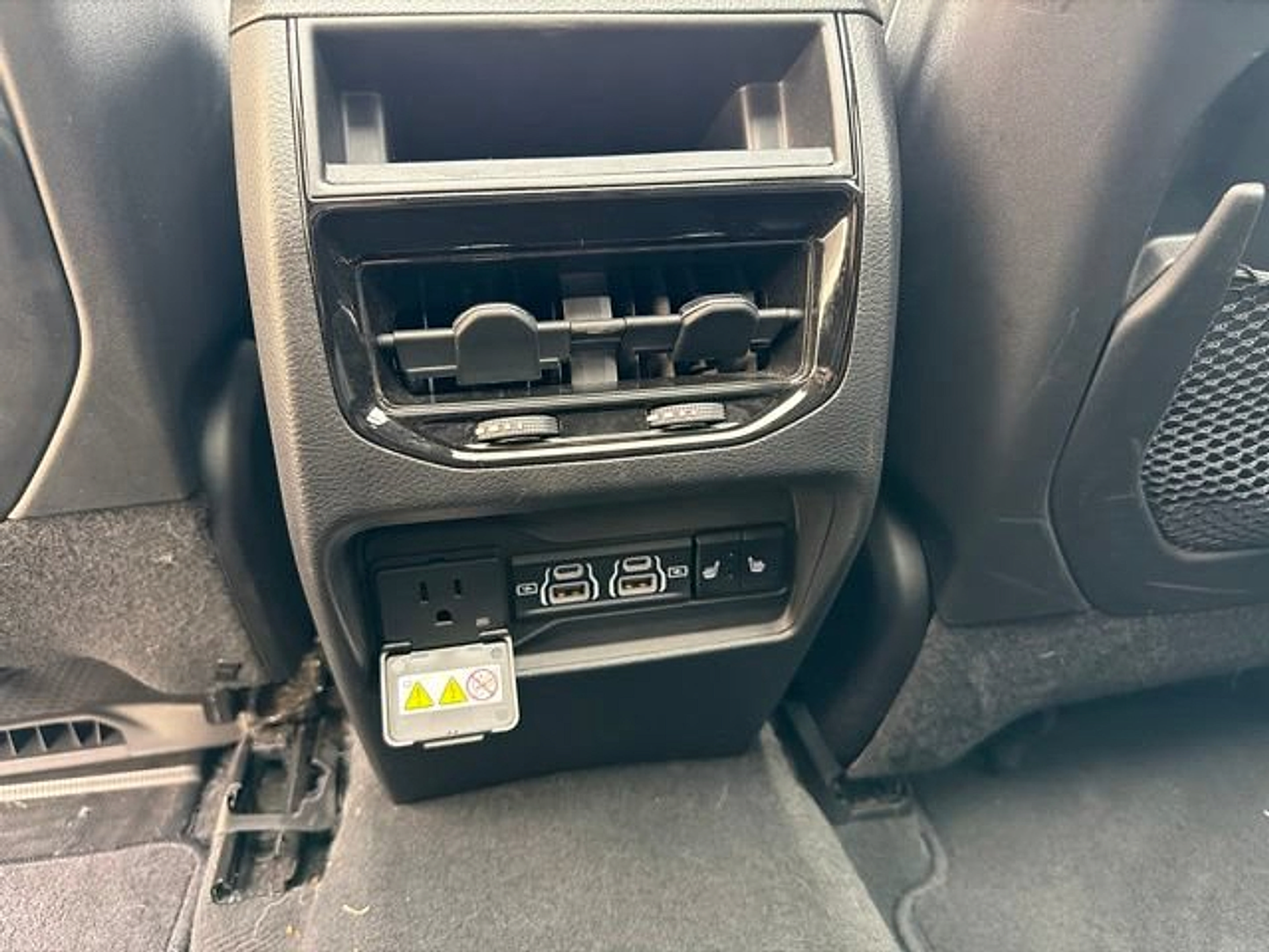 Used 2023 Jeep Grand Cherokee Limited w/ Black Appearance Package AWD/4WD image 20