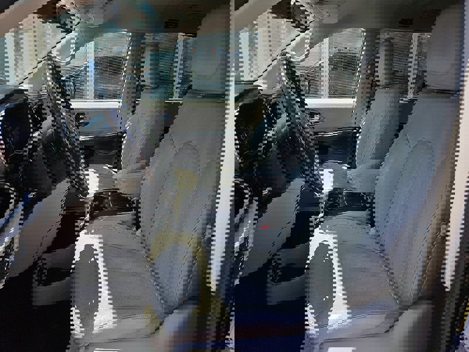 Used 2021 Chrysler Pacifica Touring-L image 9