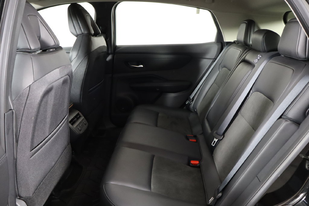 Used 2023 Nissan Ariya AWD image 16