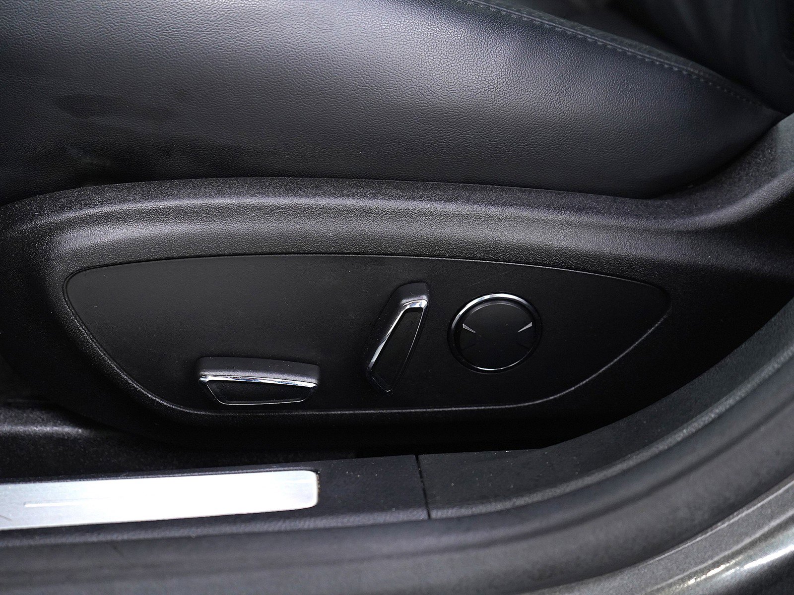 Used 2016 Lincoln MKZ AWD w/ Equipment Group 300A Reserve image 25