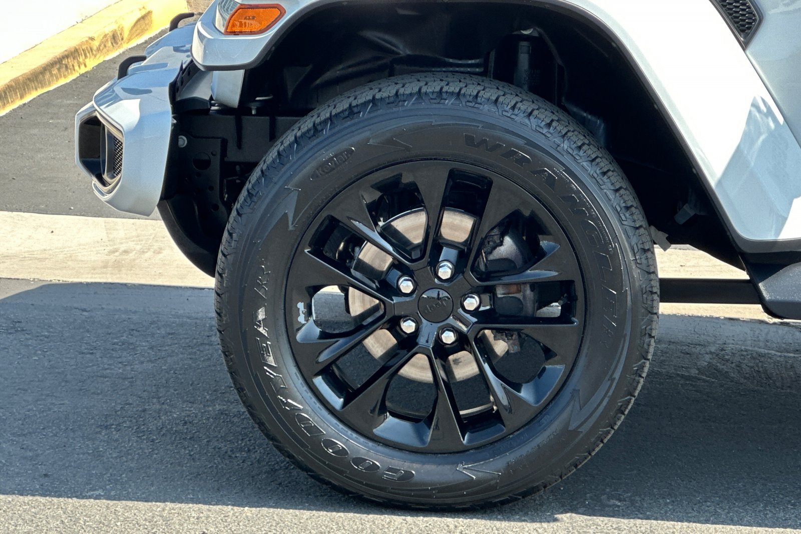 Used 2022 Jeep Wrangler Unlimited Sahara AWD/4WD image 26