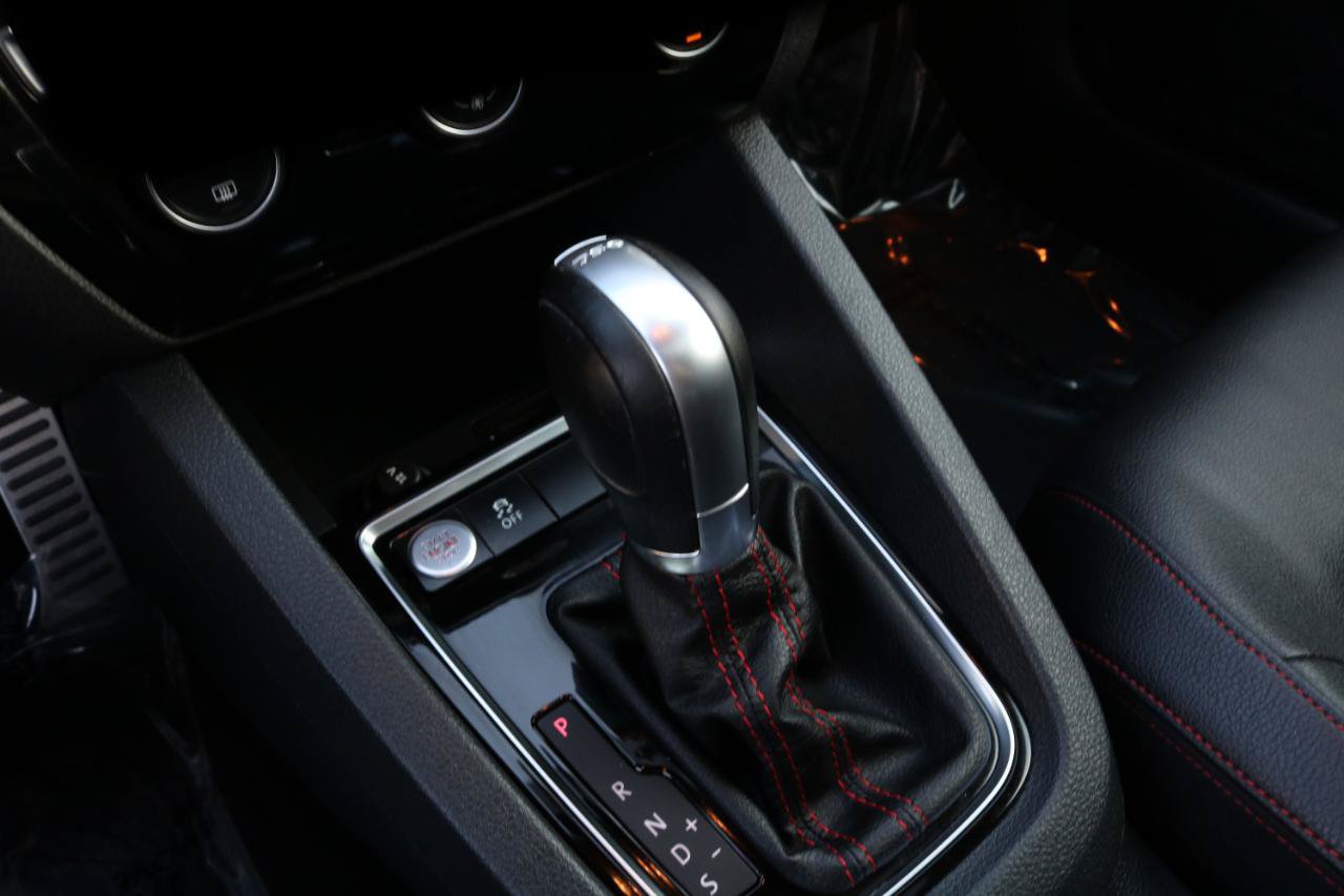 Used 2017 Volkswagen Jetta GLI FWD image 28
