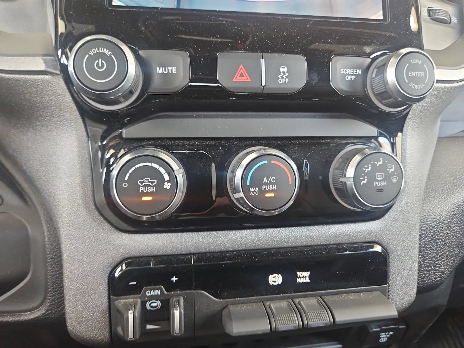 Used 2026 RAM 3500 Tradesman w/ Chrome Appearance Group A AWD/4WD image 13