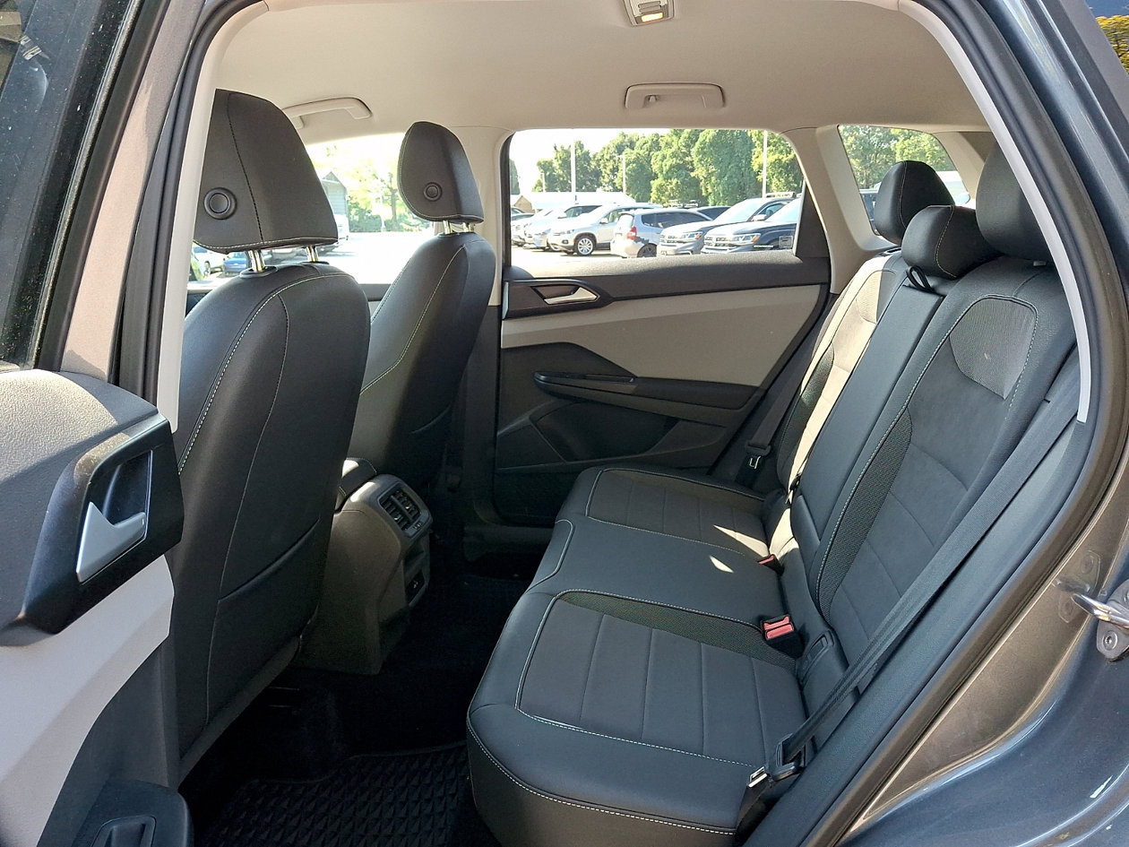 Certified 2023 Volkswagen Taos SE FWD image 10