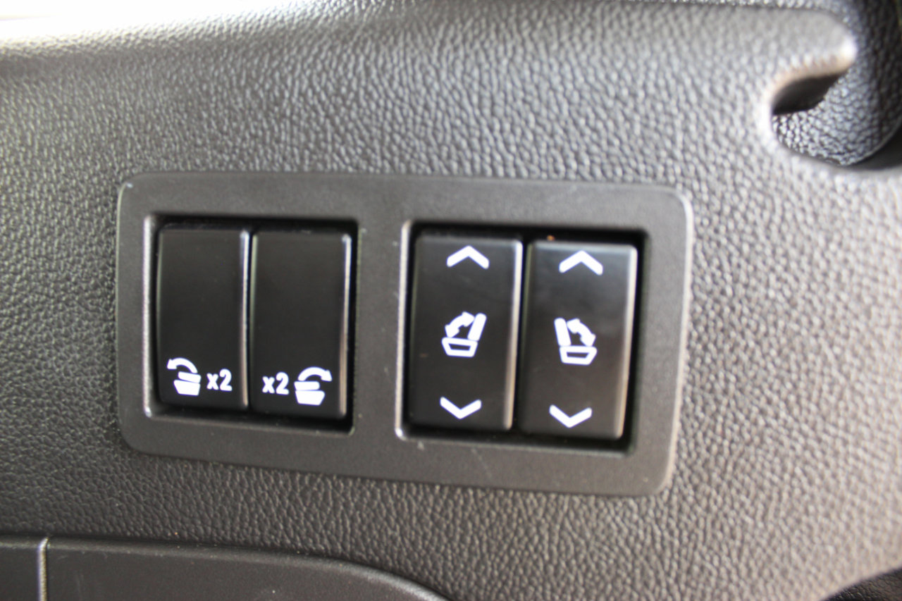 Used 2015 GMC Yukon XL Denali w/ Touring Package image 19