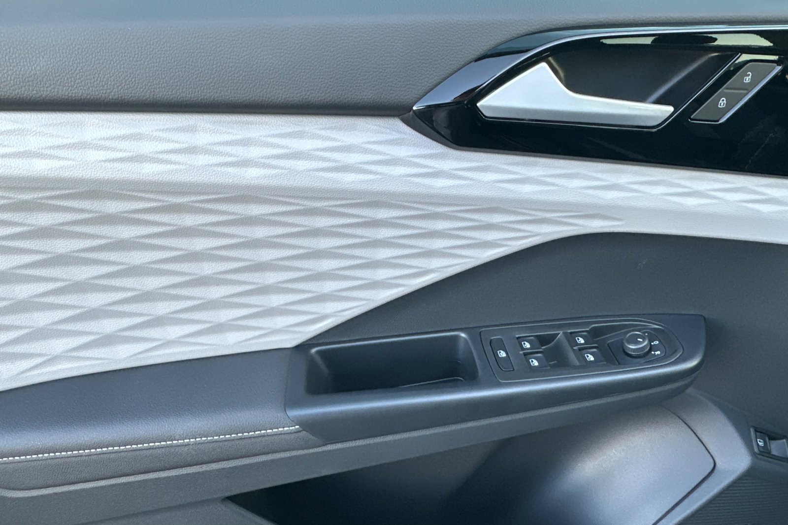 Used 2024 Volkswagen Taos S image 11