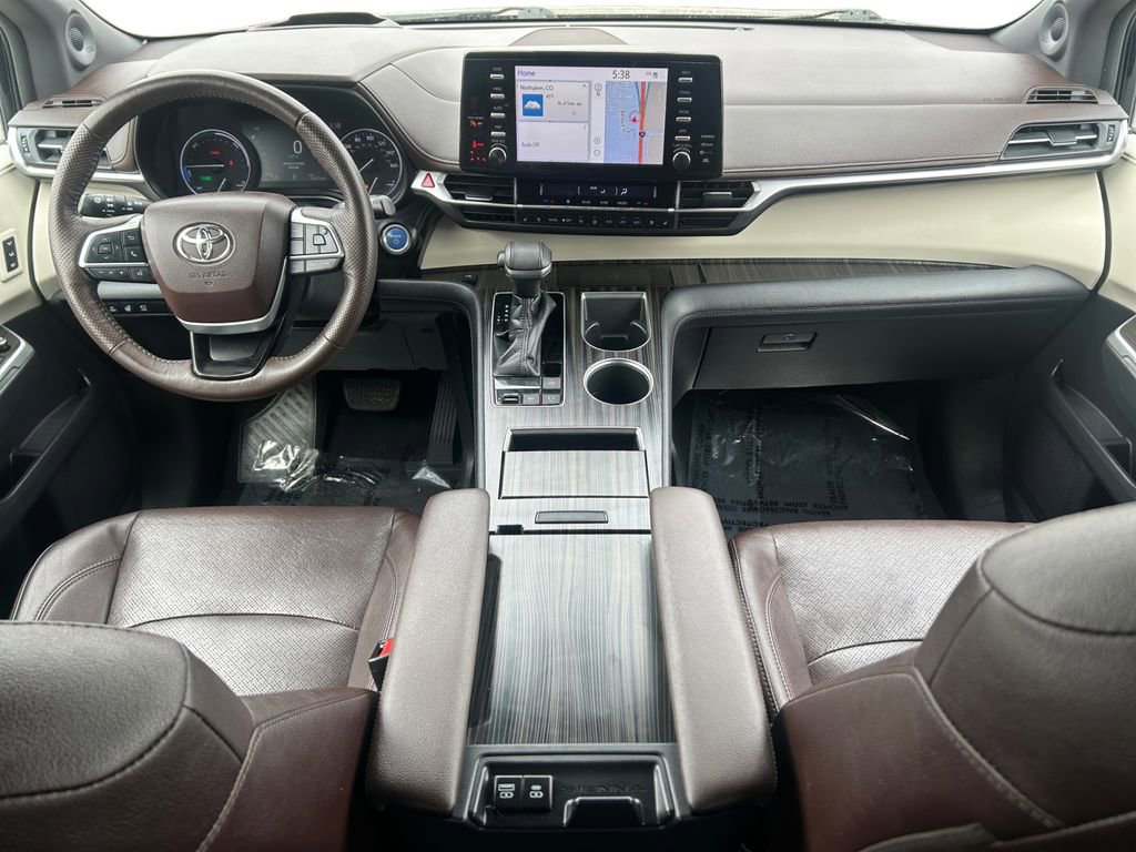 Used 2022 Toyota Sienna Platinum w/ Outdoor Package (TMS) image 4