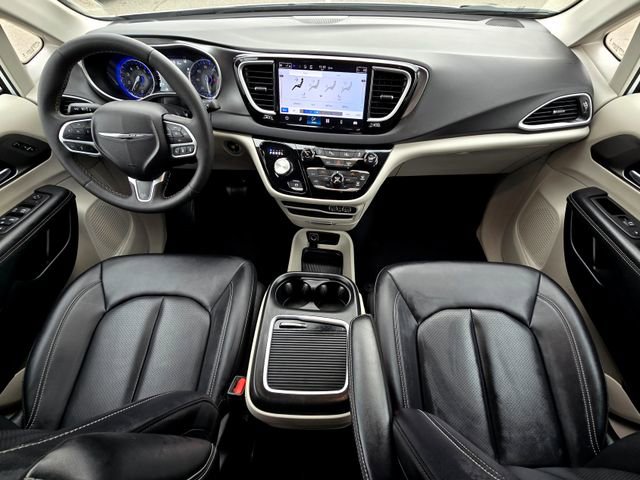 Certified 2024 Chrysler Pacifica Touring-L image 9