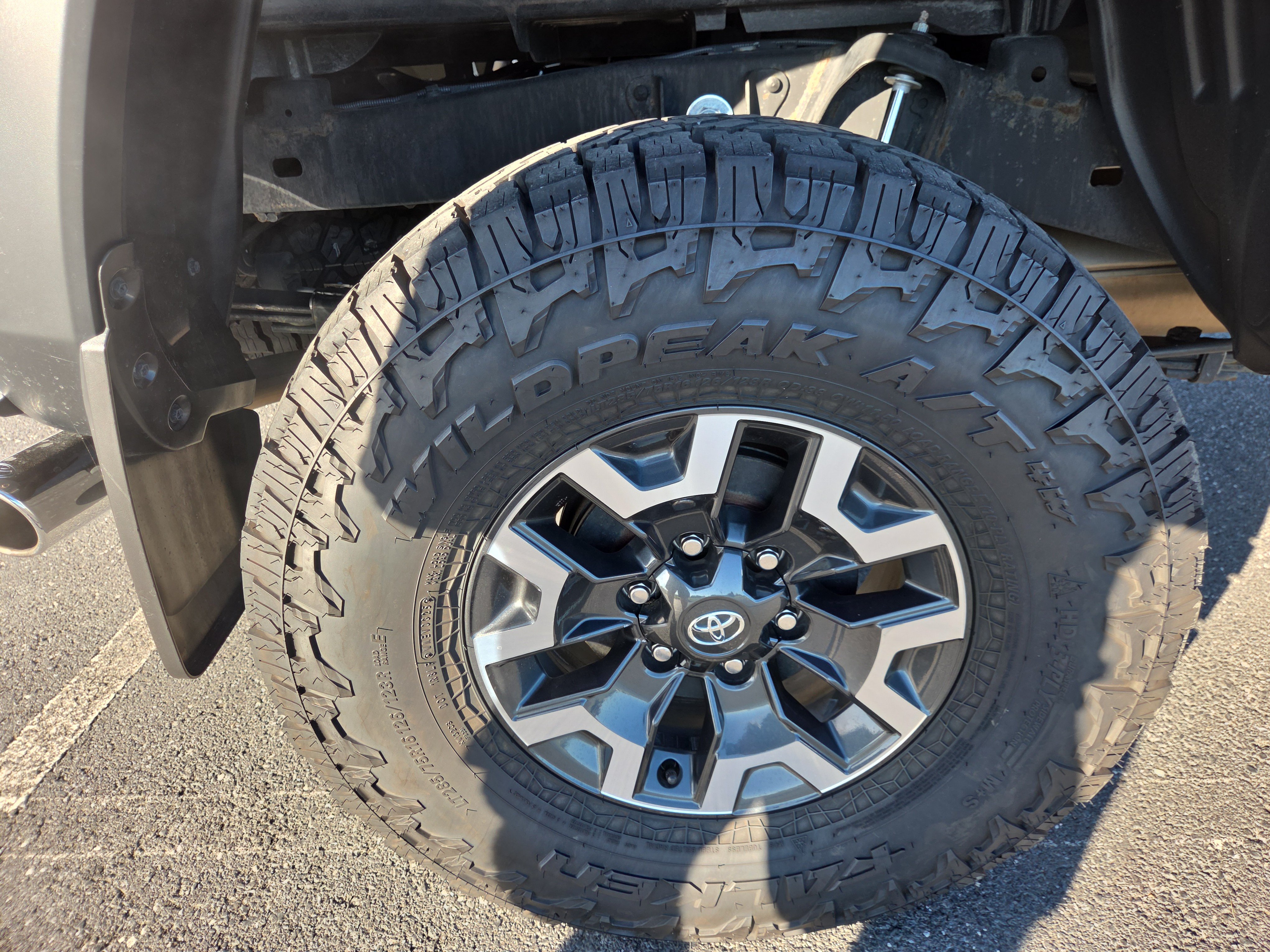 Used 2021 Toyota Tacoma TRD Off-Road w/ TRD Premium Off Road Package AWD/4WD image 29