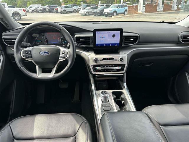 Used 2023 Ford Explorer XLT w/ Equipment Group 202A AWD/4WD image 33