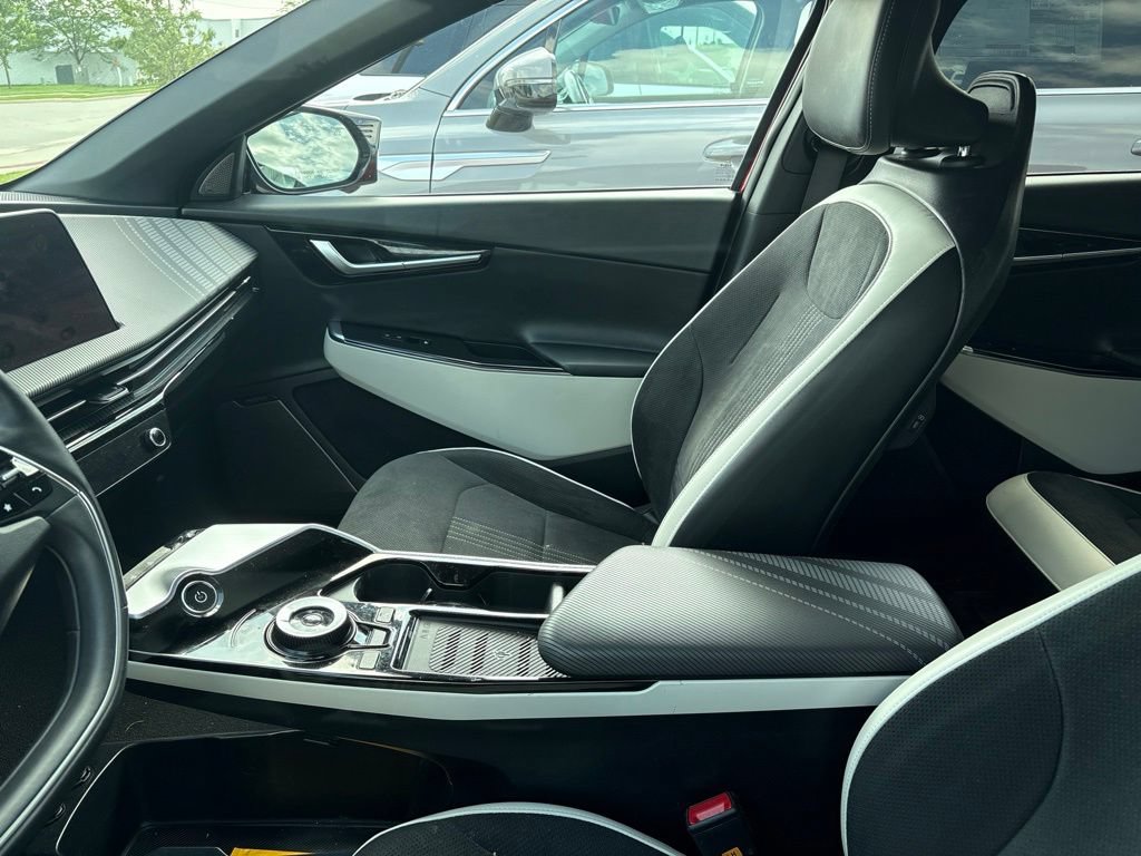 Certified 2022 Kia EV6 GT-Line w/ GT-Line Suede Seat Package AWD/4WD image 19