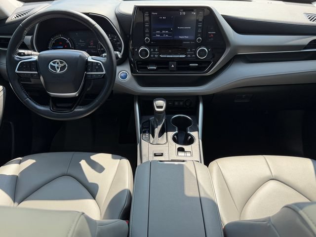 Used 2021 Toyota Highlander XLE FWD image 12