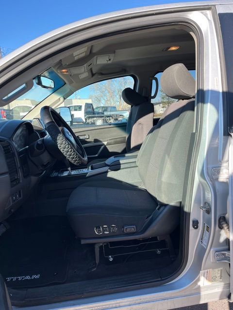 Used 2015 Nissan Titan S AWD/4WD image 27