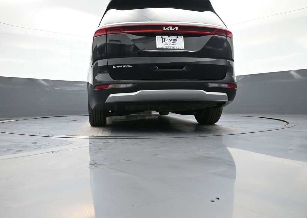 Certified 2023 Kia Carnival EX image 31
