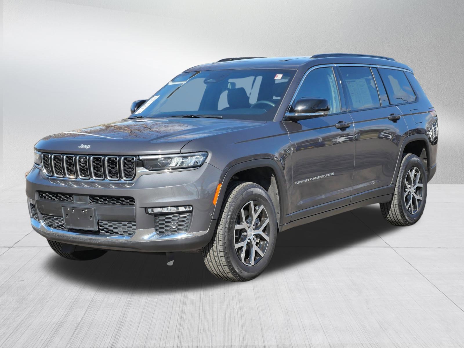 Used 2024 Jeep Grand Cherokee L Limited w/ Luxury Tech Group II image 3