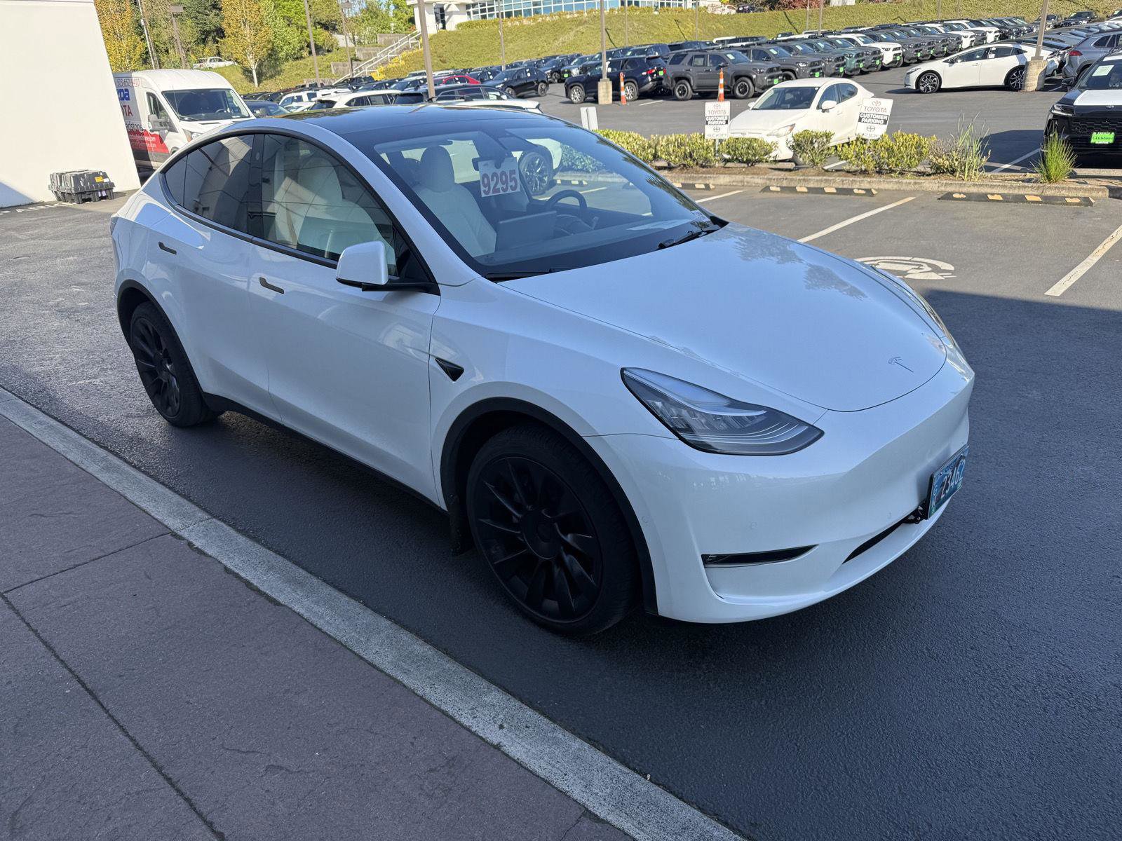 Used 2022 Tesla Model Y Long Range AWD/4WD image 8