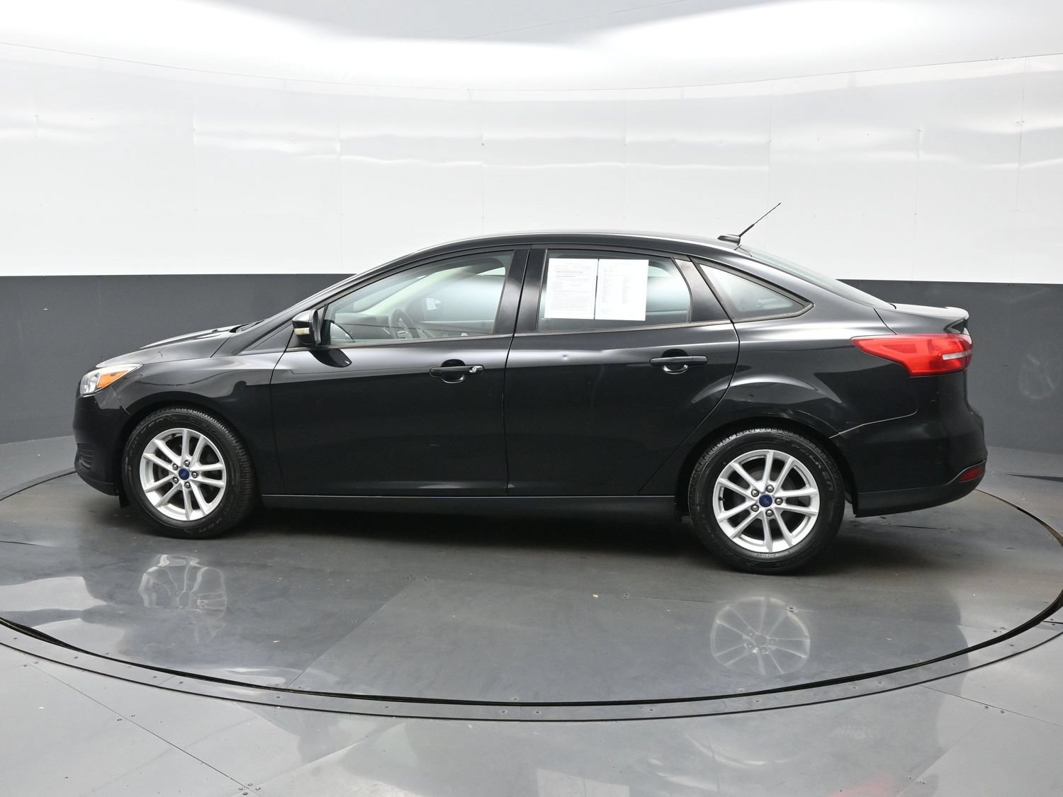 Used 2015 Ford Focus SE FWD image 3