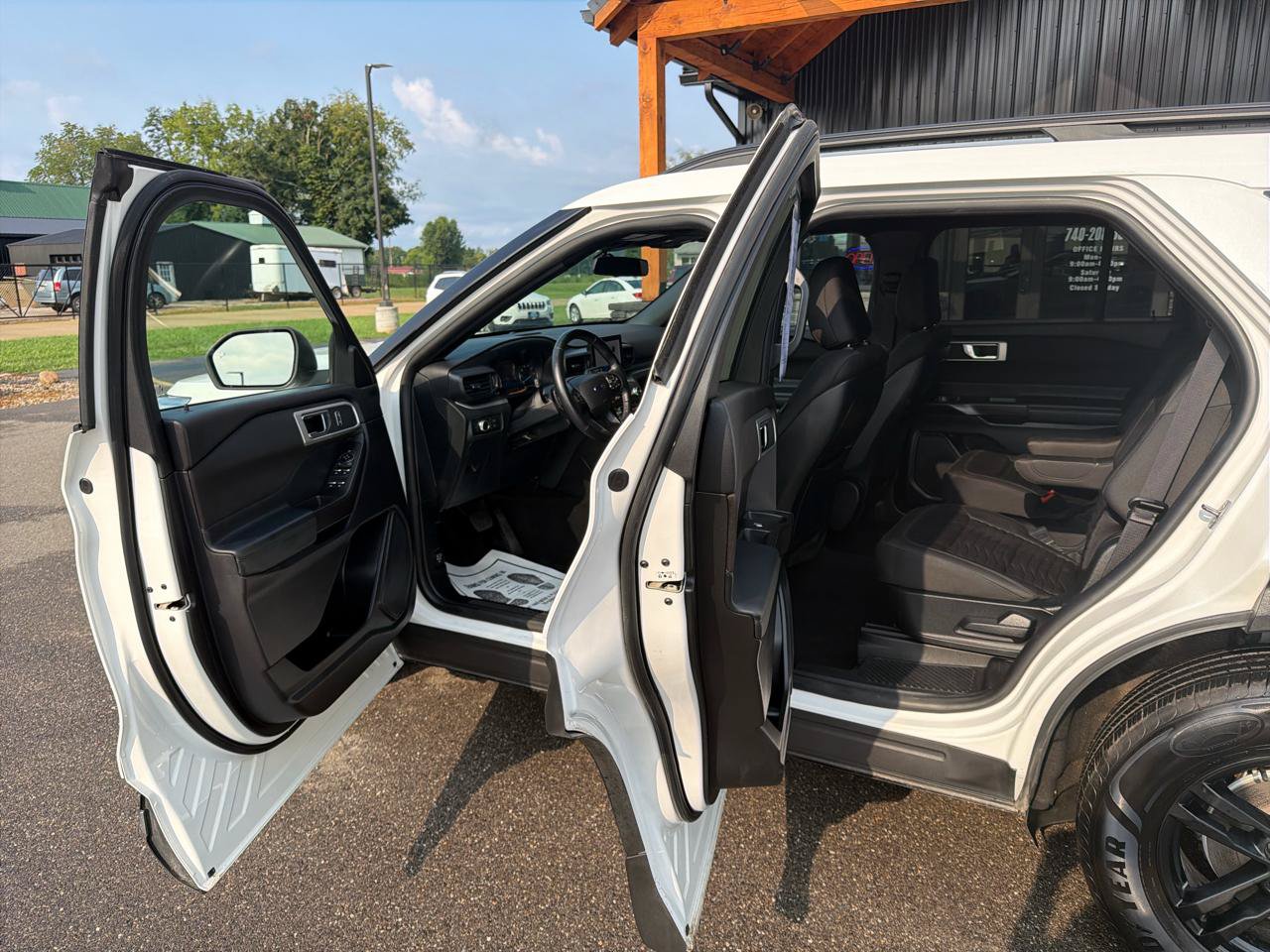 Used 2020 Ford Explorer XLT AWD/4WD image 7