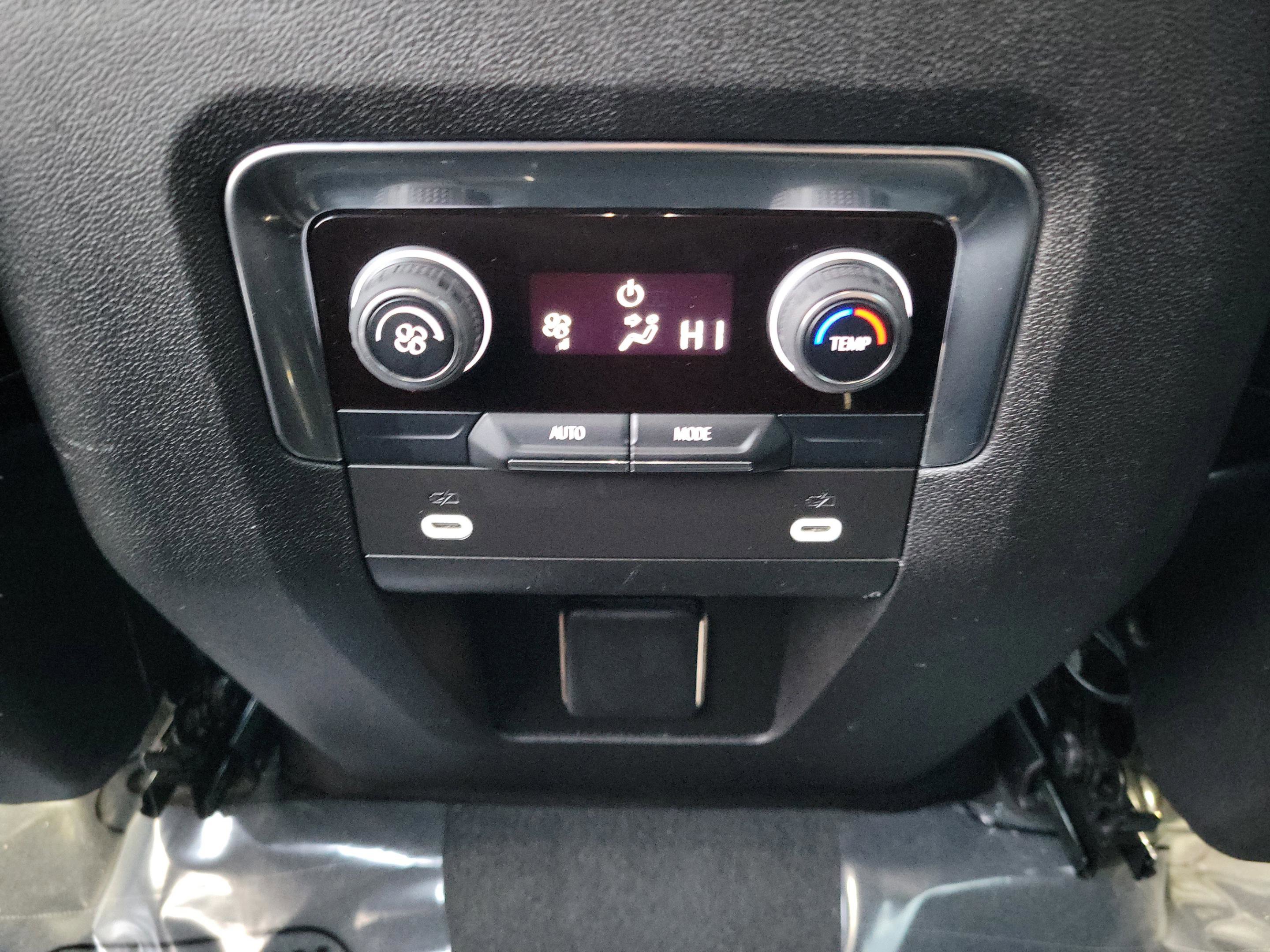 Used 2024 Chevrolet Suburban LT image 17